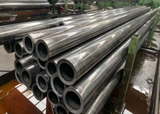 Xử lý đâm trên đường ống thép liền mạch GB/T8163 cho các ứng dụng công nghiệp