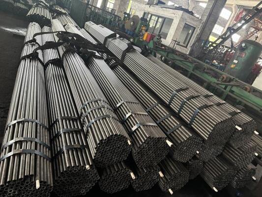 Bơm thép liền mạch với độ bền kéo 585 MPa, chiều dài tùy chỉnh lên đến 12 mét, và đầu xoắn cho các ứng dụng cấu trúc
